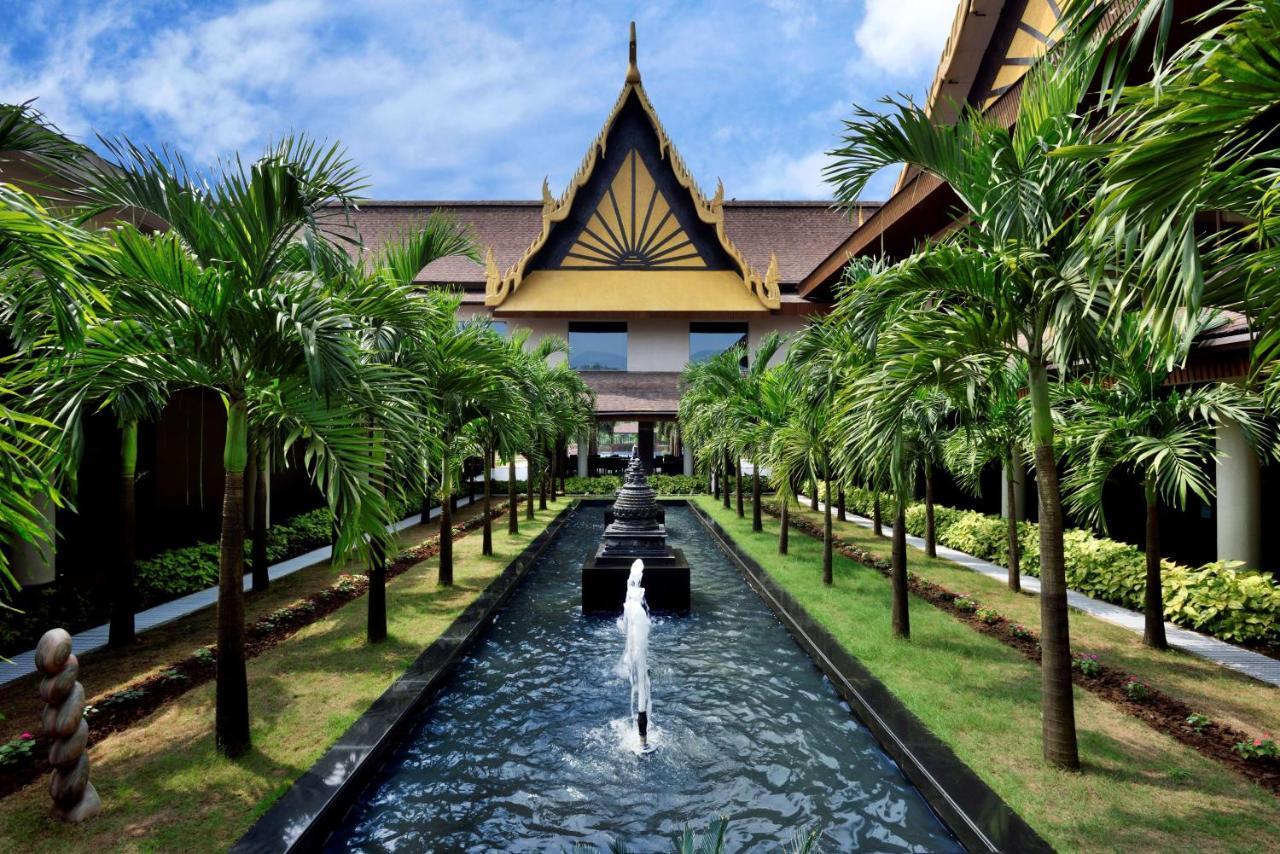 Radisson Blu Plaza Resort & Convention Centre Карджат Экстерьер фото The Royal Thai Spa