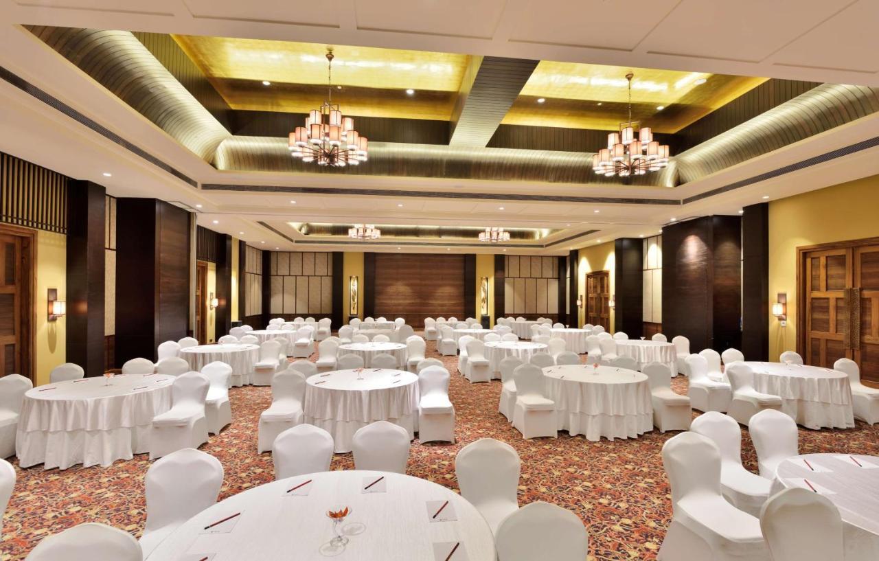 Radisson Blu Plaza Resort & Convention Centre Карджат Экстерьер фото The Grand Ballroom