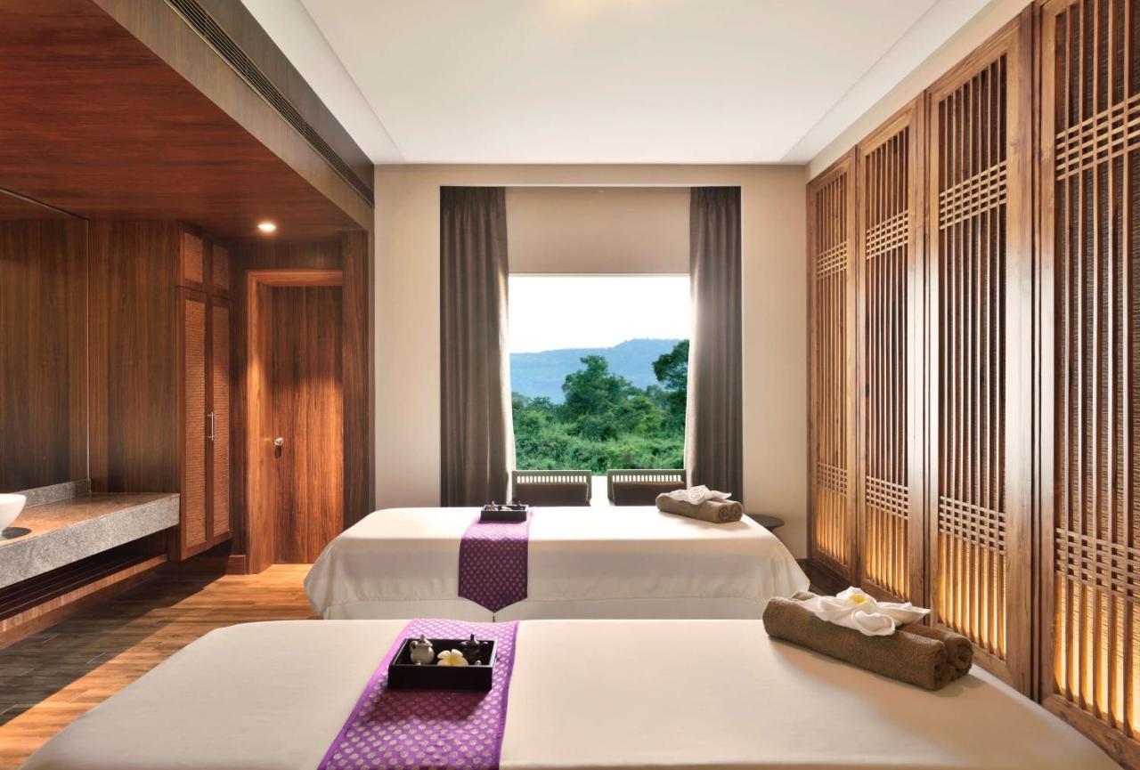 Radisson Blu Plaza Resort & Convention Centre Карджат Экстерьер фото Spa at The Royal