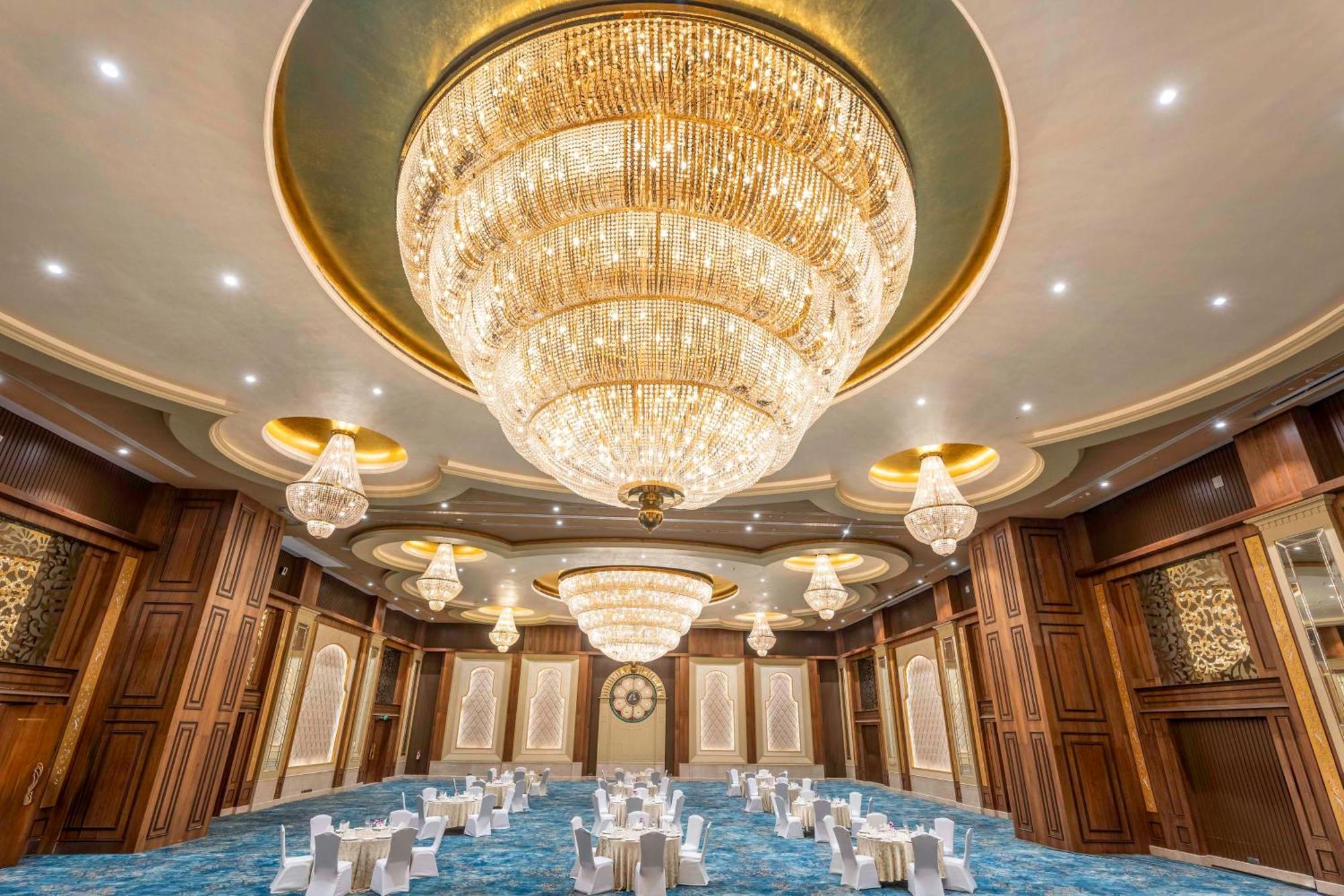 Radisson Blu Plaza Resort & Convention Centre Карджат Экстерьер фото The Grand Ballroom