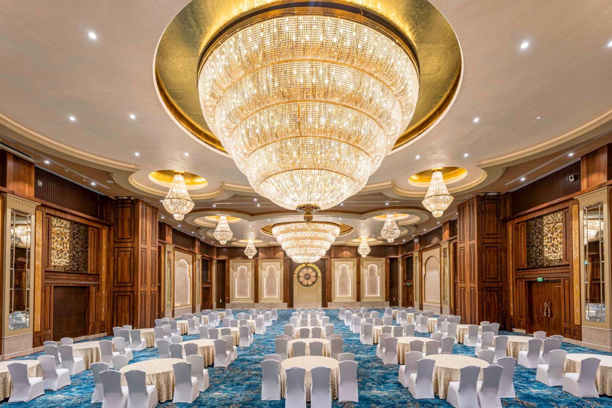 Radisson Blu Plaza Resort & Convention Centre Карджат Экстерьер фото The Grand Ballroom