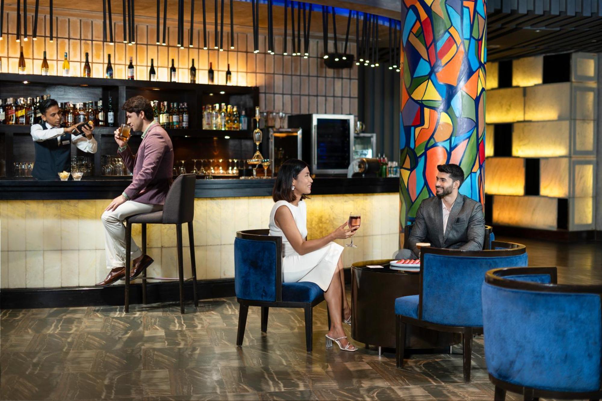 Radisson Blu Plaza Resort & Convention Centre Карджат Экстерьер фото The Bar