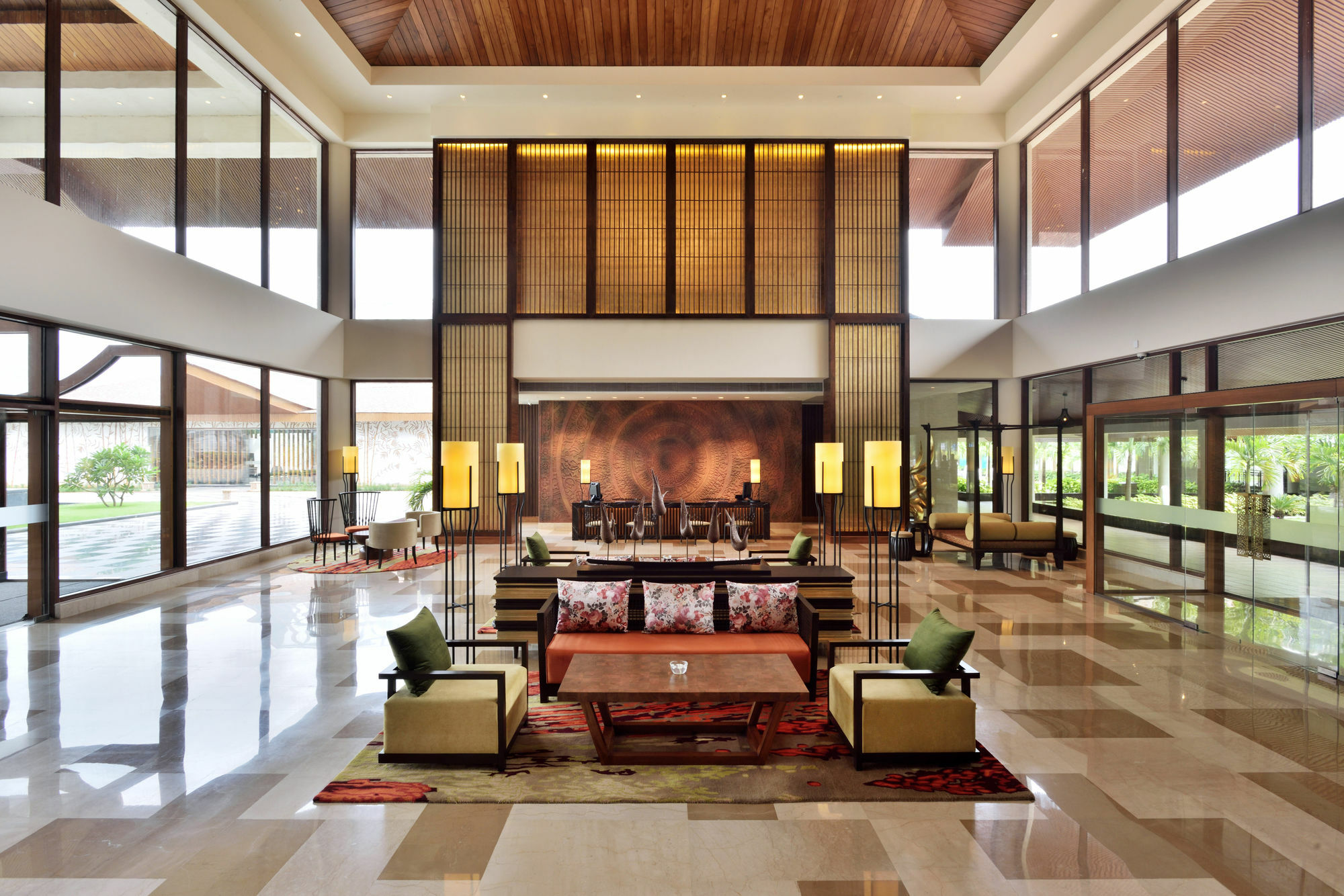 Radisson Blu Plaza Resort & Convention Centre Карджат Экстерьер фото Lobby